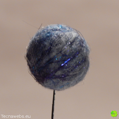 bolas de lana azul cielo afieltrada