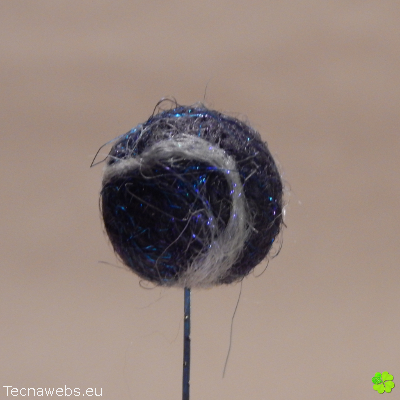 bolas de lana azul oscuro afieltrada