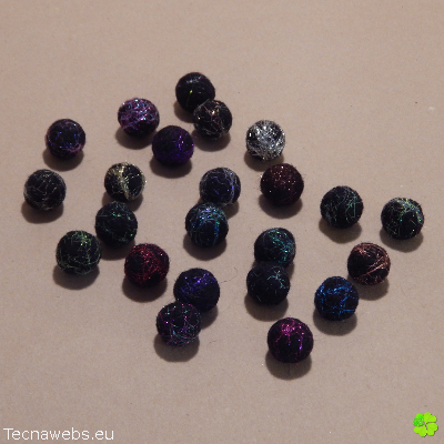 bolas de lana negra afieltrada