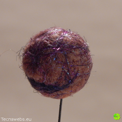 bolas de lana rojo coral afieltrada