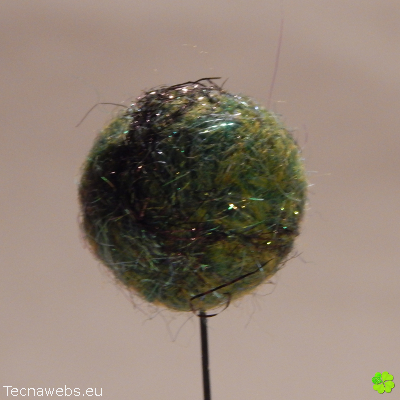 bolas de lana verde huerto afieltrada