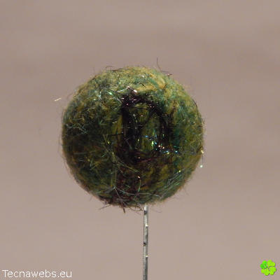 bolas de lana verde huerto afieltrada