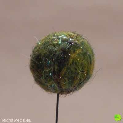 bolas de lana verde huerto afieltrada