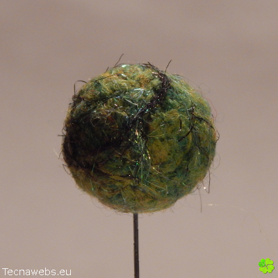 bolas de lana verde huerto afieltrada