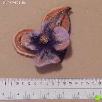 broche flor malva con referencia