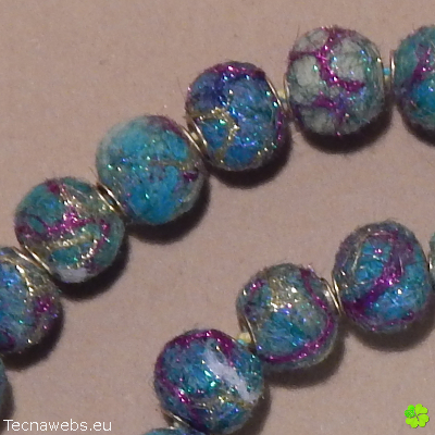 detalle collar azul caribe de lana afieltrada