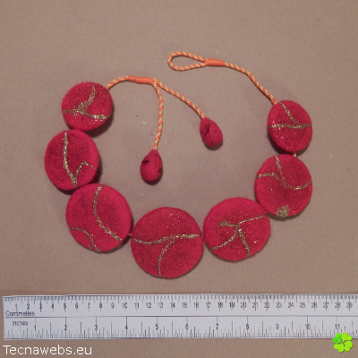 collar botones kintsugi de lana afieltrada con referencias