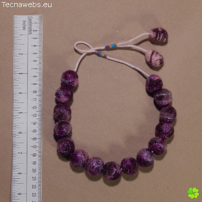 collar fantasía púrpura de lana afieltrada con referencias