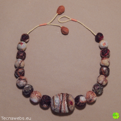 collar por jupiter de lana afieltrada