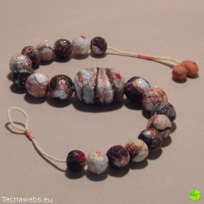 collar por jupiter de lana afieltrada