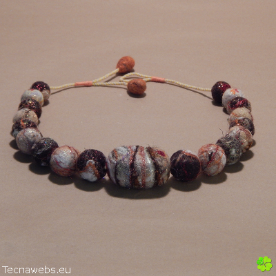 collar por jupiter de lana afieltrada