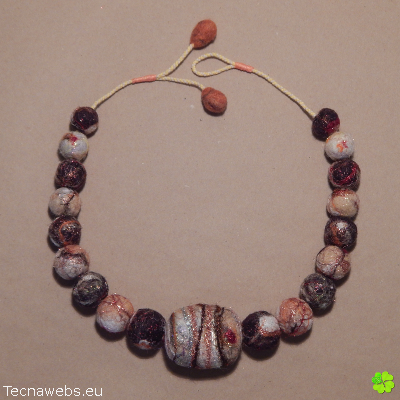 collar por jupiter de lana afieltrada