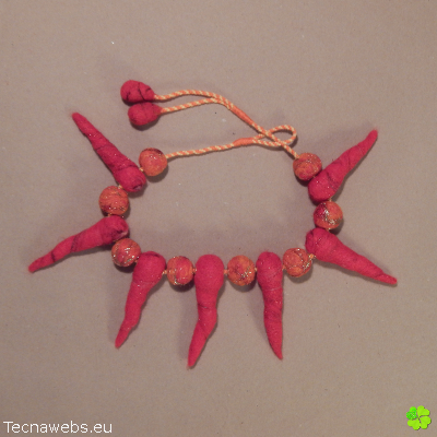 collar rojo picante de lana afieltrada
