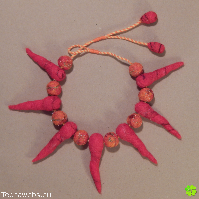 collar rojo picante de lana afieltrada