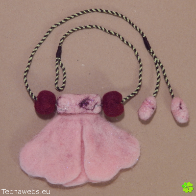 reverso collar sakura de lana afieltrada