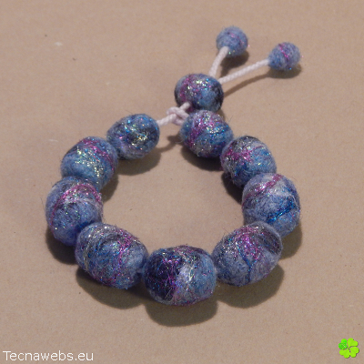 pulsera bocaditos de cielo de lana afieltrada