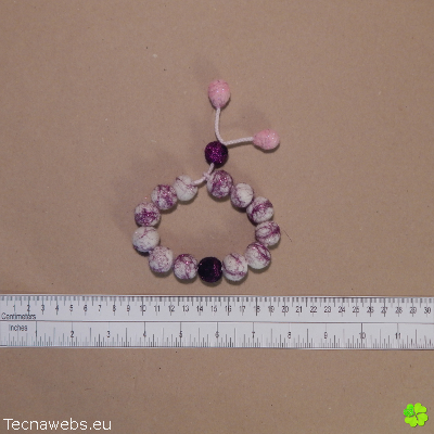 pulsera perlada con referencia
